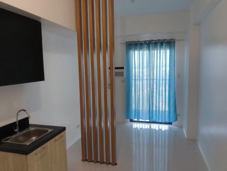 Cozy Semi Furnished Studio with Balcony   Minutes from BGC