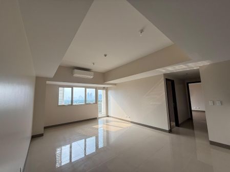 Unfurnished 2 Bedroom Unit at Park McKinley West for Rent