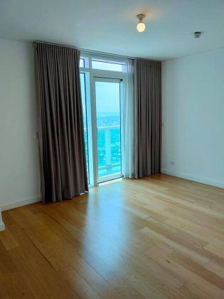  3 Bedroom Semi Furnished Unit in Park Terraces