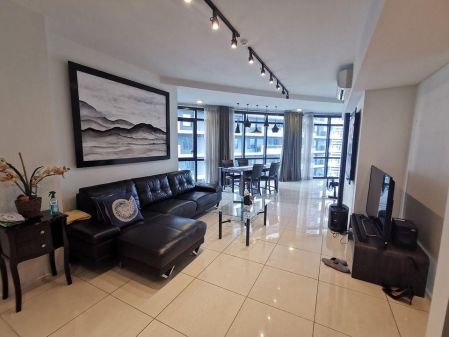 For Rent 2BR Unit in Arya Residences T2 BGC P160K Monthly