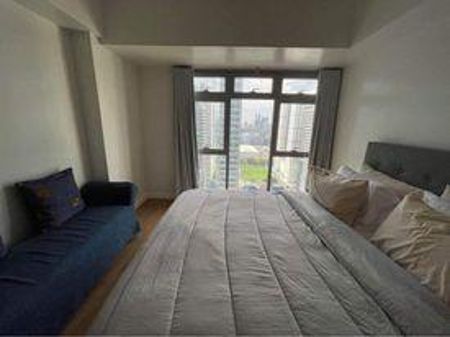 Fully Furnished 1 Bedroom Unit in Park Triangle Residences BGC