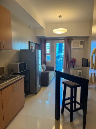 Fully Furnished 1 Bedroom facing High Street BGC