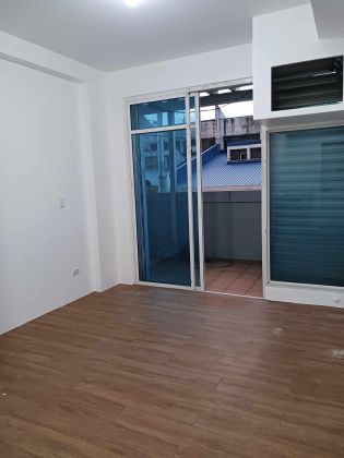 Studio with Balcony Condo for Rent in The Linear Makati 