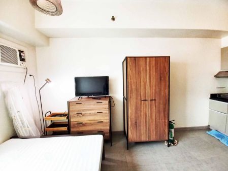Fully Furnished Studio in Beacon Makati for Lease