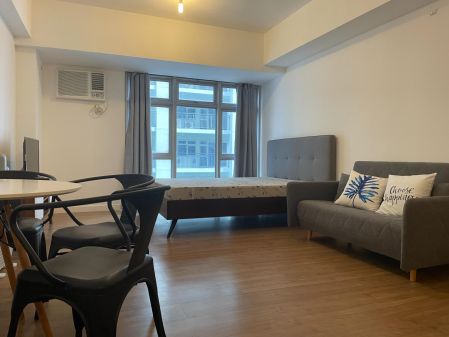 Nicely Furnished Studio For Rent in BGC at Verve One Residences