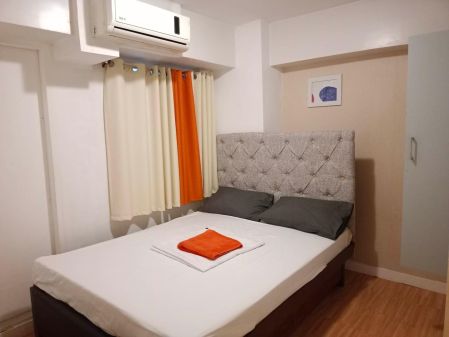 ALL IN RENT Aircon Room for 2. With internet. EDSA GMA. 
