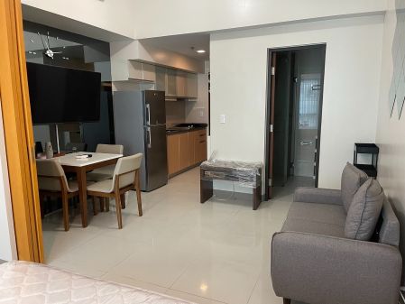1BR Fully Furnished Unit across Uptown Mall