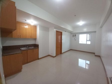 Spacious 1BR Unit for Rent At BGC near SM Aura