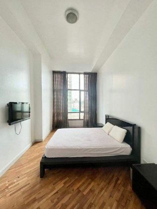 Fully Furnished 1 Bedroom Unit in Joya South Rockwell