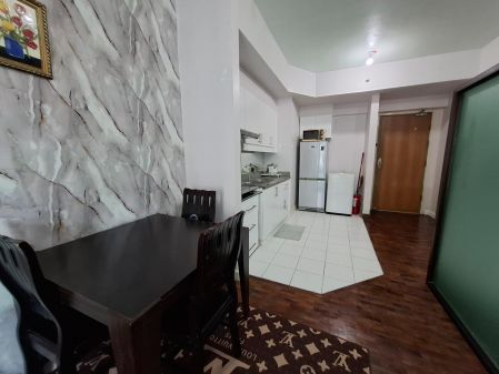 Adriatico Place Studio for Rent right at the Robinson Mall