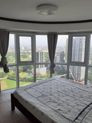 For Rent 2BR with Great View in Fort Victoria BGC