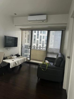 2 Bedroom Furnished with Balcony near Ayala Century Mall Circuit