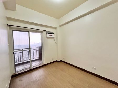 Penthouse Level 2 Bedroom Unit at Brixton Place for Rent