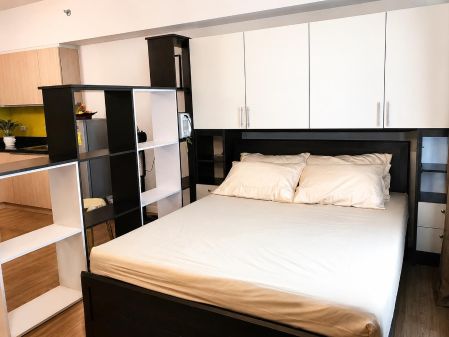 Fully Furnished Studio Unit in Two Serendra BGC for Rent