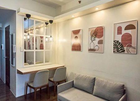 For Rent Fully Furnished 1BR with Balcony in Air Residences