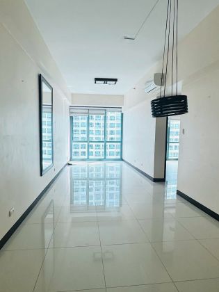 For Rent 2 Bedroom in 8 Forbestown Road BGC Taguig