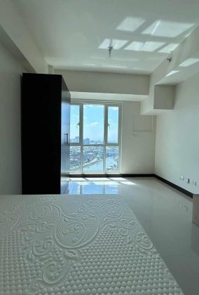 Presentable Studio Semi Furnished Unit Axis Residences Tower B