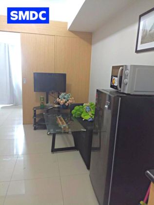 Fully Furnished 1BR Unit w/ Balcony for Rent at Fern Residences