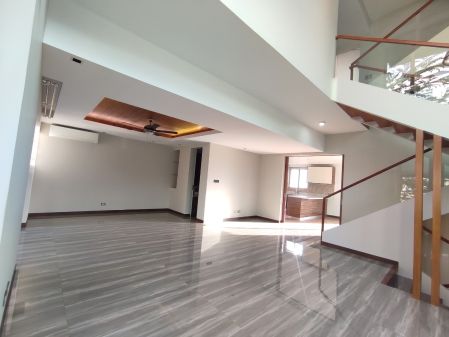 5 Bedroom House for Rent in McKinley Hill Village