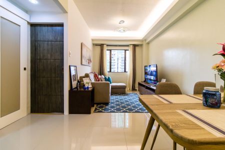 Great Location Fully Furnished 1BR in BGC Burgos Circle