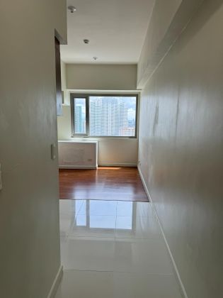 Unfurnished Studio Unit in Eton Tower Makati