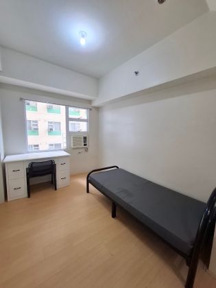 Semi furnished Studio unit near De La Salle