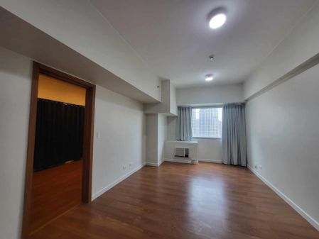 Unfurnished 1 Bedroom Unit at Eton Tower Makati for Rent