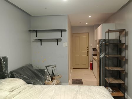 Studio with Small Balcony for Rent in Victoria De Morato QC