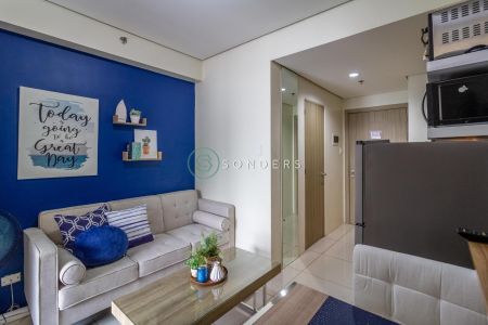 High End 1 Bedroom Penthouse for Rent with Balcony Facing Bay
