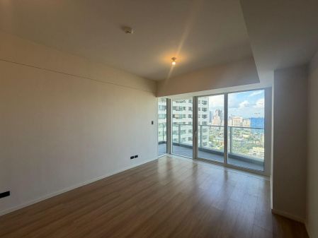 Semi Furnished 3 Bedroom Unit at Shang Residences at Wack Wack