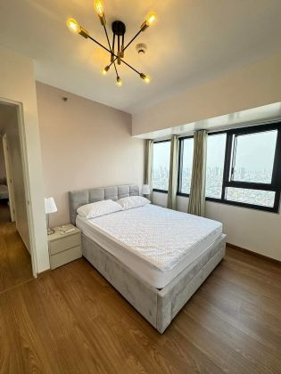 Fully Furnished 2 bedroom with balcony at The Rise Makati for Ren