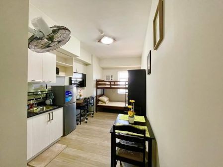 Studio Condo Unit for Rent in Vista GL Taft near PGH
