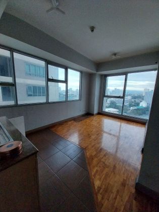 Unfurnished 1 Bedroom Unit at The Capital Towers for Rent