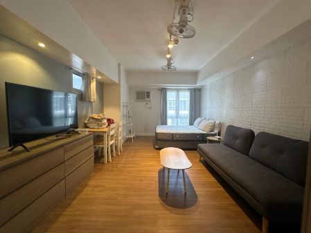 Fully Furnished Studio Unit in Two Maridien BGC For Rent