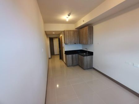 Unfurnished Studio unit for Rent in Coast Residences Pasay