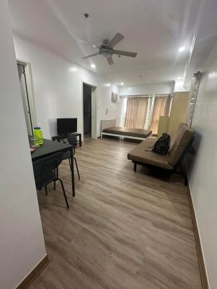 South of Market Studio Unit Facing the Pool