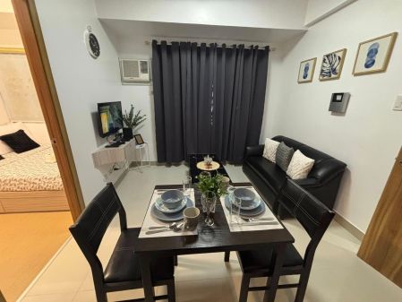 STAYCATION  1 BEDROOM NEAR US Embassy .. Sweet Lane Manila 