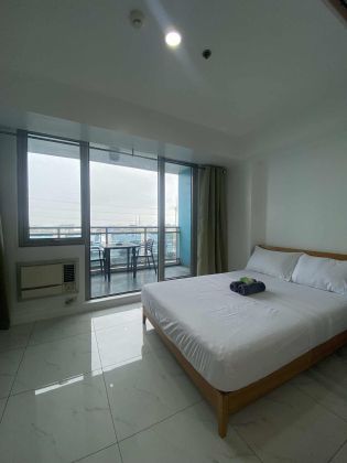 Furnished 1 BR Condo in Azure Maui Tower  Para aque   Balcony  Ci