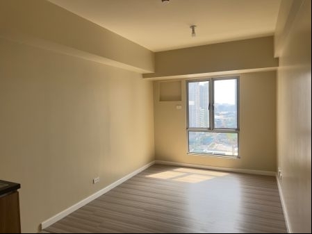 Studio Unfurnished Type at Avida Towers Makati Southpoint 