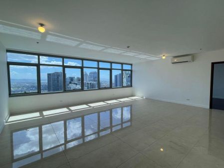For Lease  4BR in The Suites at One Bonifacio High Street  