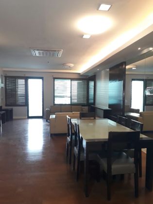 Newly renovated 2BR Penthouse with Balcony in West of Ayala Makat