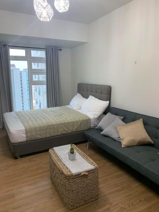 Studio Fully Furnished for Rent Kroma Tower Makati