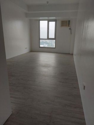 Studio for Rent in Avida Towers Alabang Partly Furnished
