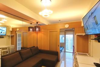  1 BR Deluxe Furnished at Penthouse Flr  with Balcony  at Shell R