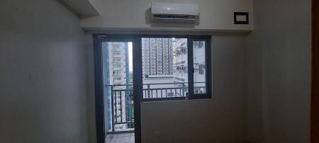 1BR with Balcony Fern at Grass Residences