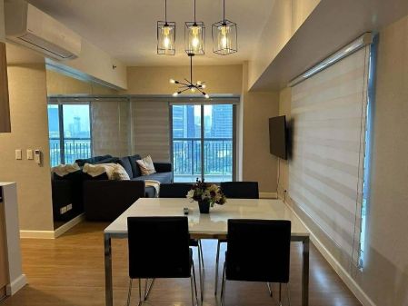 2 Bedrooms in Park Triangle Residences for Rent in Bgc