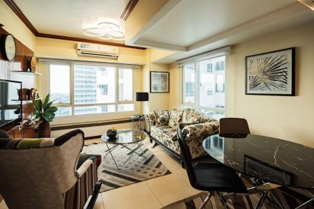 Upgraded Bi Level 2 Bedroom Unit for Lease at The Columns