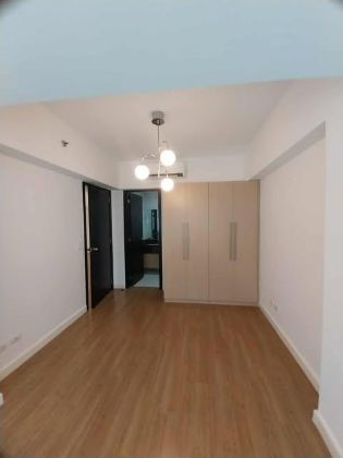 Semi Furnished 1 Bedroom Unit at The Veranda for Rent