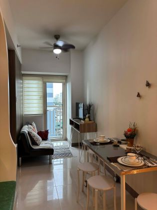 1 Bedroom with view of Manila Bay Fully Furnished near Moa