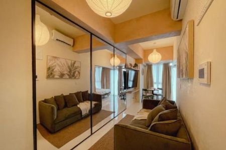 Fully Furnished 1 Bedroom Unit at Uptown Parksuites for Rent